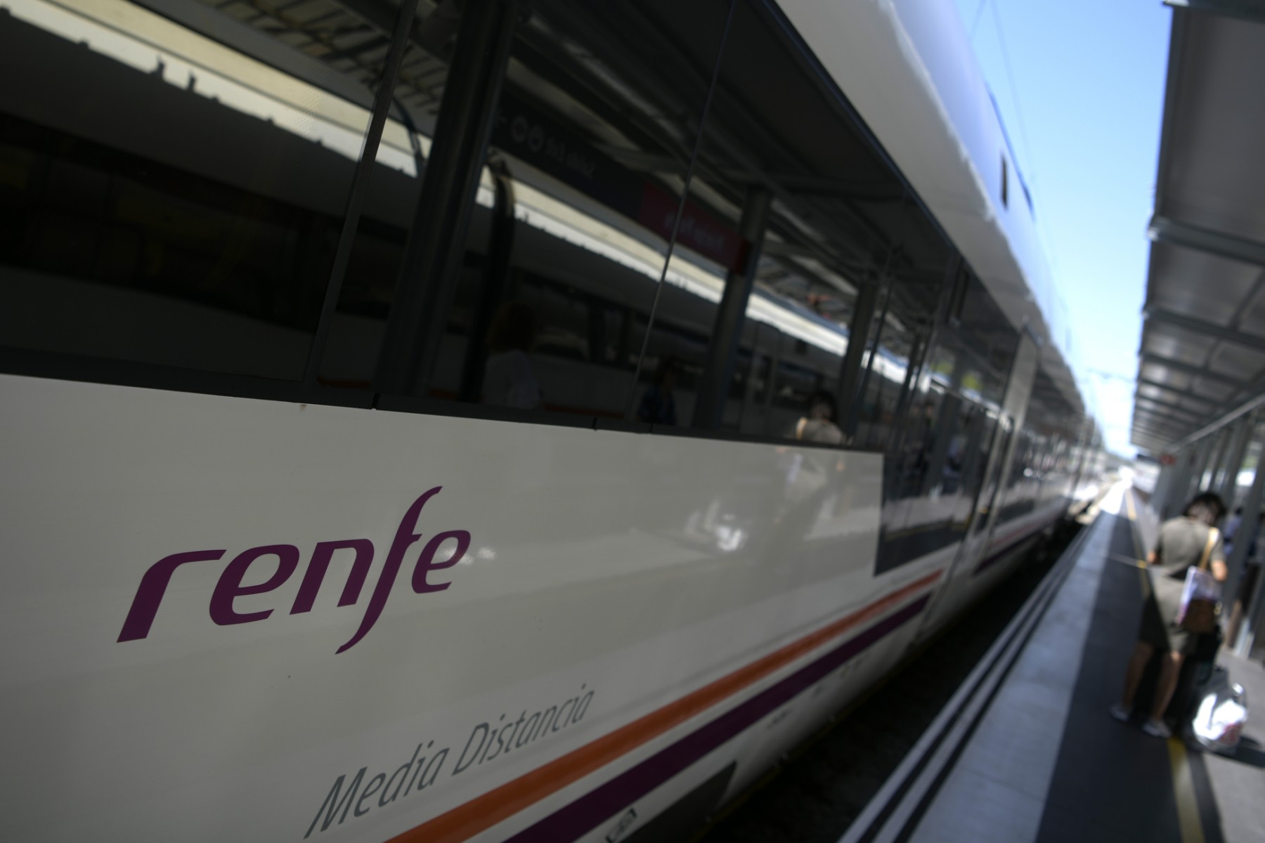 En Espagne, une affaire de trains trop grands fait tomber le président de la Renfe