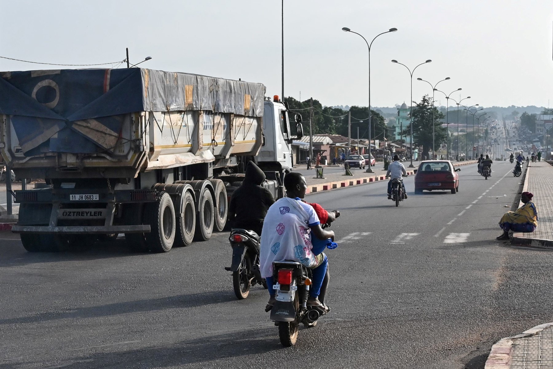 La Côte d'Ivoire rouvre ses frontières terrestres fermées depuis la Covid