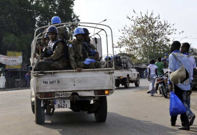 Tirs contre un hélicoptère de l'ONU en RDC: un mort et un blessé grave