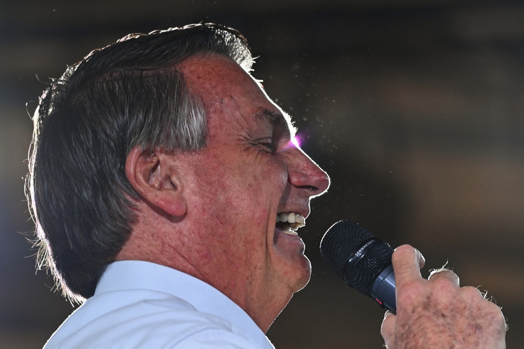L'ancien président du Brésil Jair Bolsonaro s'exprime lors d'une conférence de presse au Dezerland Park à Orlando, en Floride, le 31 janvier 2023. (Photo par Chandan Khanna / AFP)