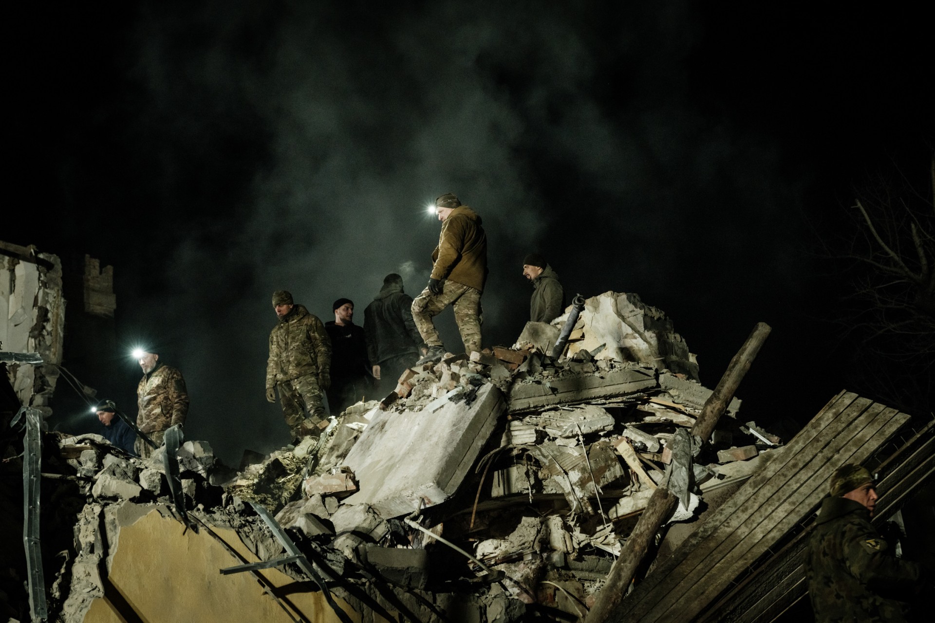 Ukraine: 3 morts dans une frappe sur un immeuble d'habitation à Kramatorsk
