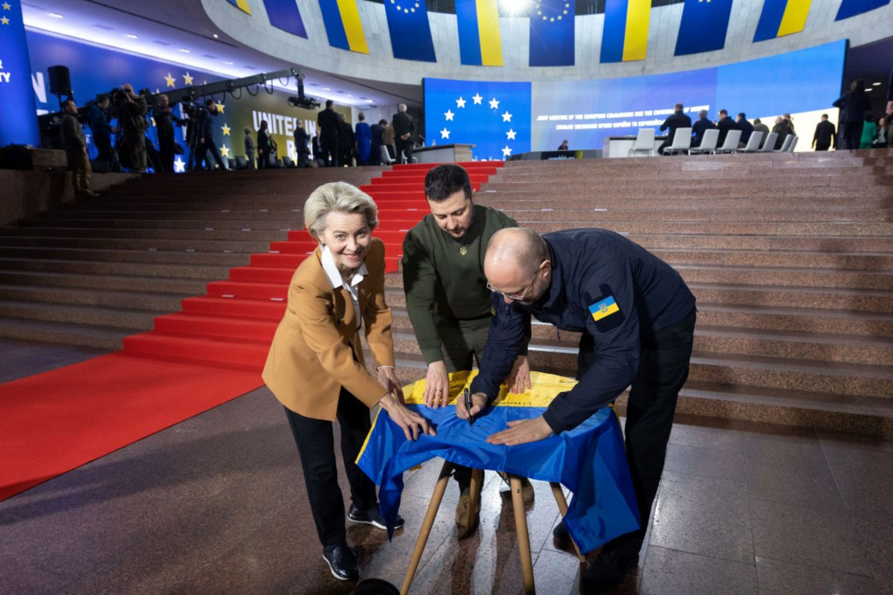 Kiev accueille un sommet avec l'UE en pleine offensive russe