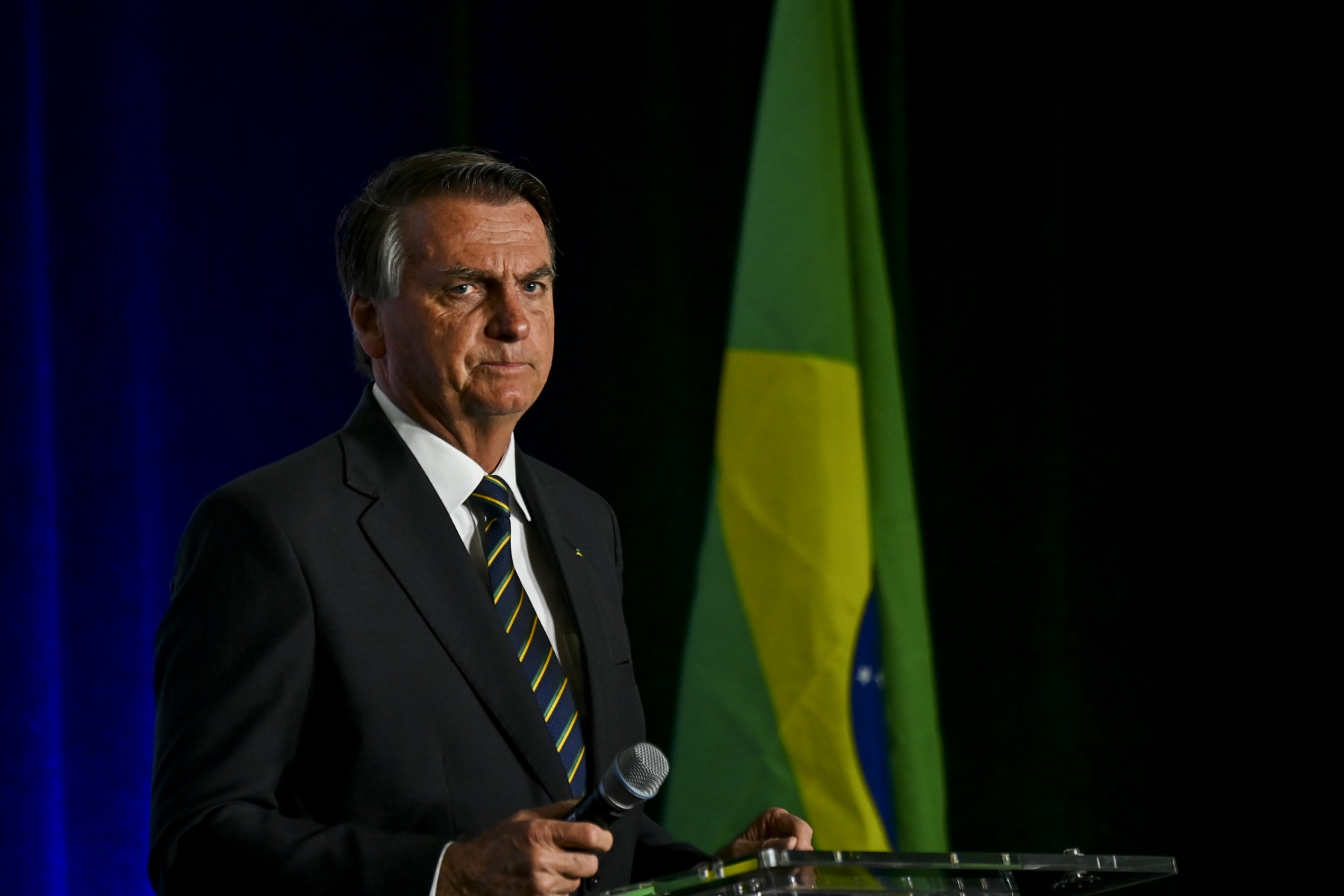 Bolsonaro compte «retourner au Brésil dans les semaines qui viennent»