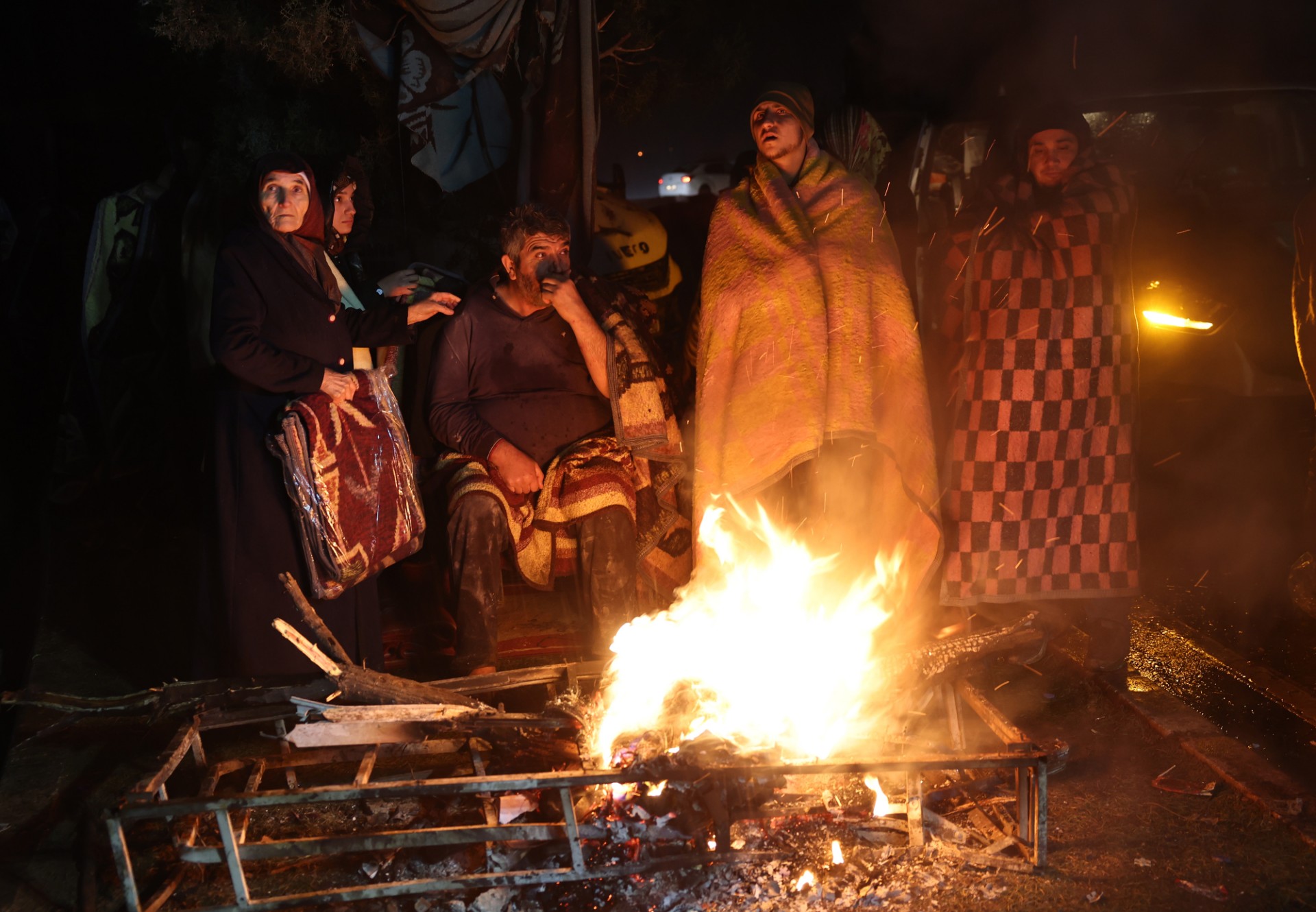Séisme en Turquie: à Sanliurfa, la faim et le froid