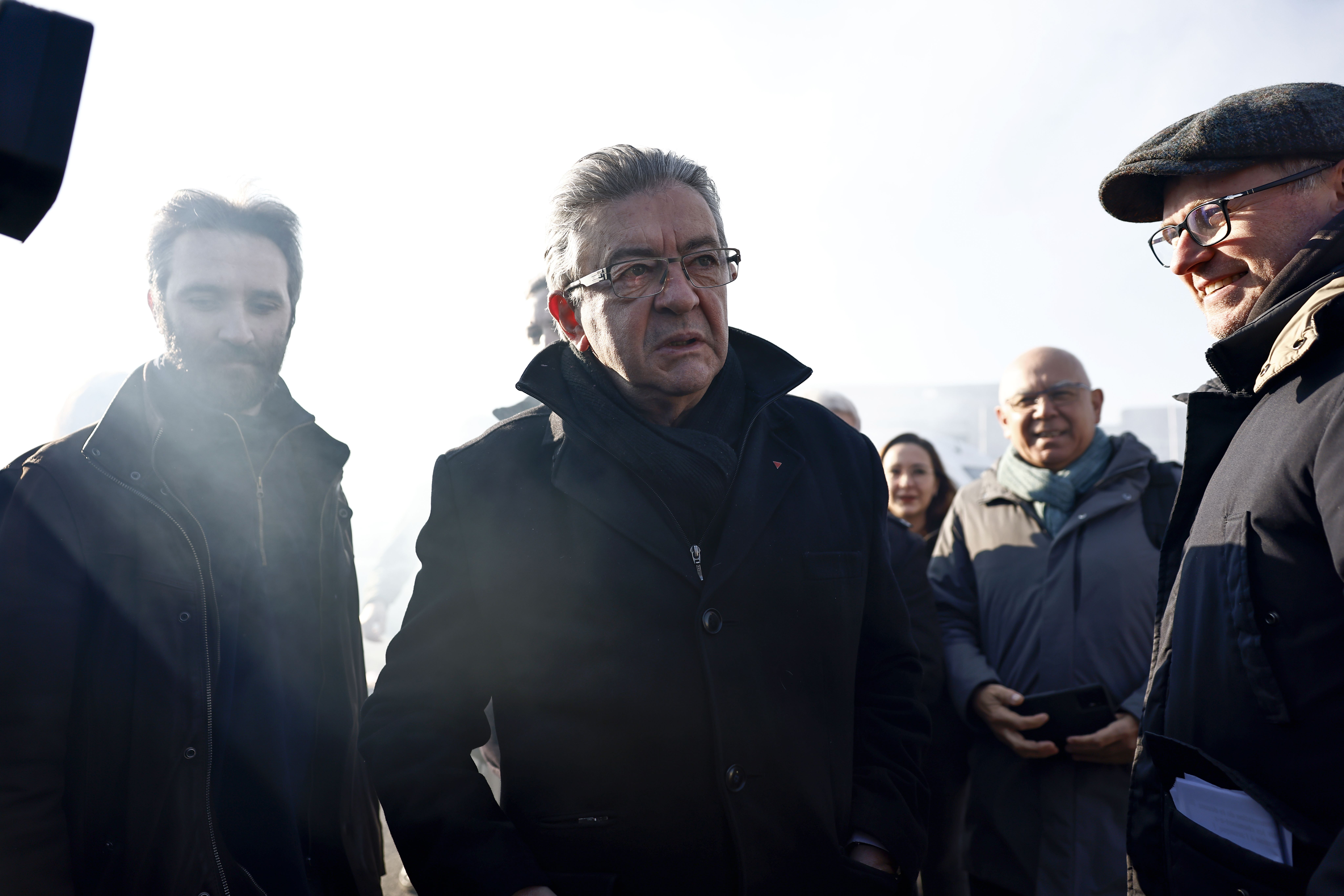 Mélenchon obtient des excuses d'un député Modem après un parallèle avec l'assassinat de Samuel Paty