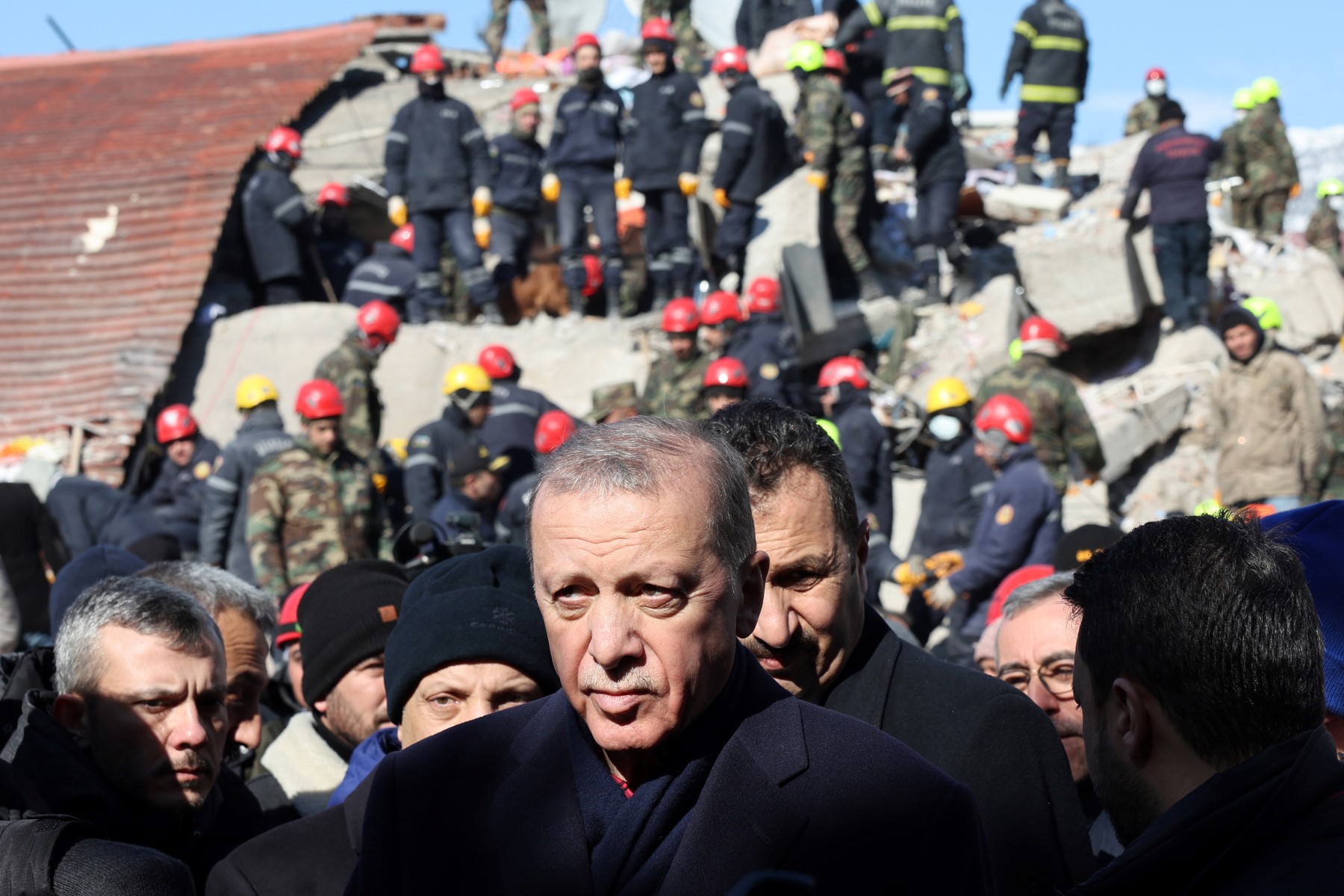 «Honte à vous»: Erdogan confronté à l'hostilité des rescapés