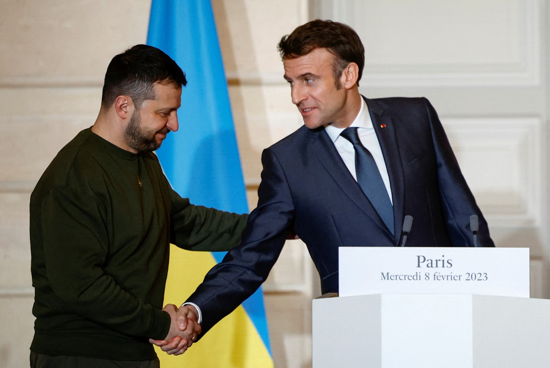 Macron affirme que la France est aux «côtés» des Ukrainiens et appelle à leur «victoire»