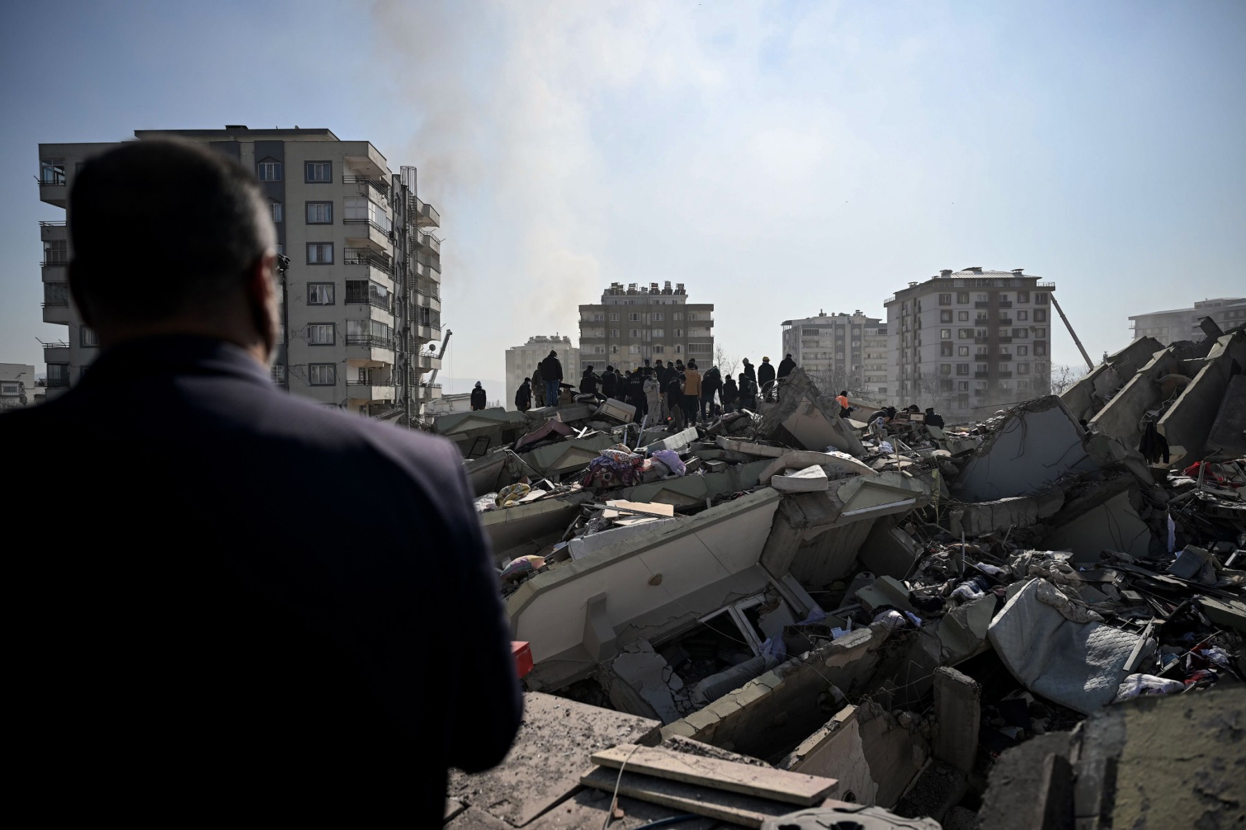 Séisme en Turquie et Syrie: les dégâts économiques pourraient atteindre 4 milliards de dollars, selon Fitch