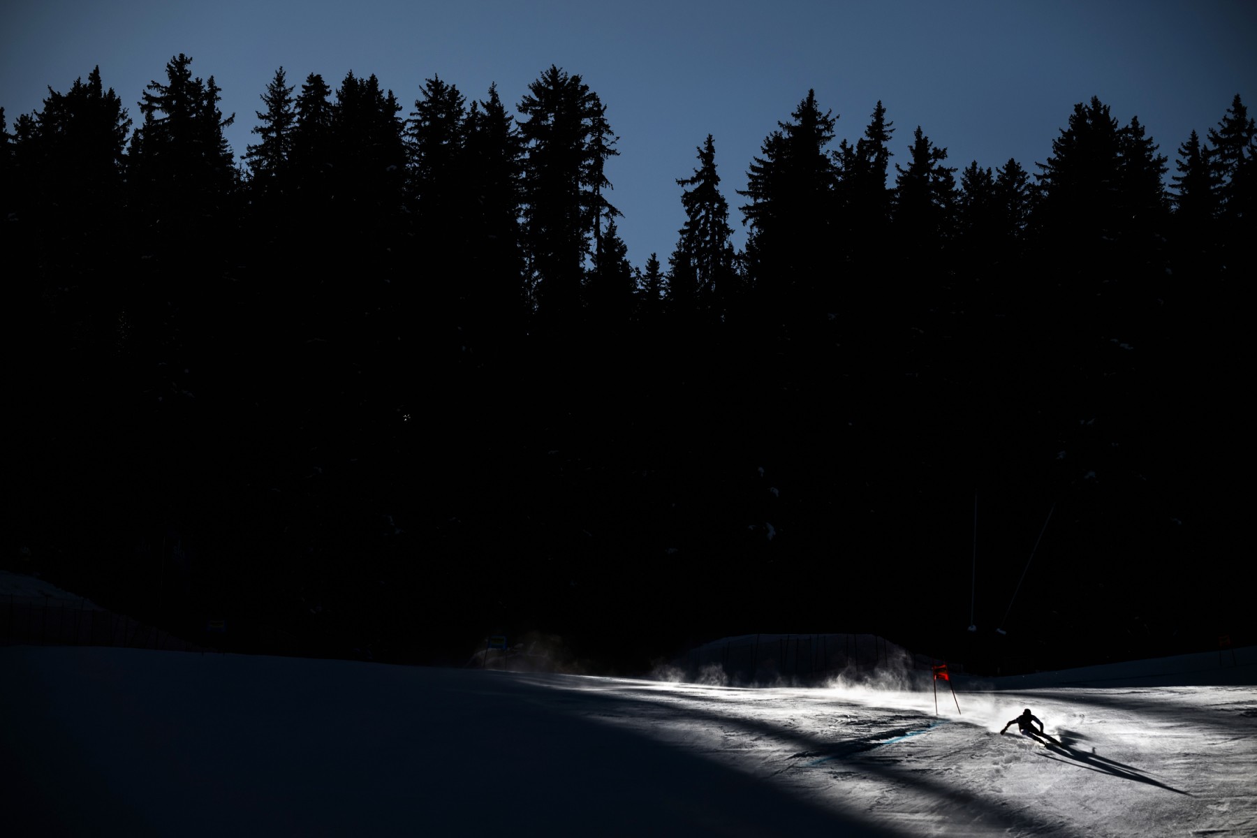 Trois personnes décèdent dans des accidents de ski dans les Alpes