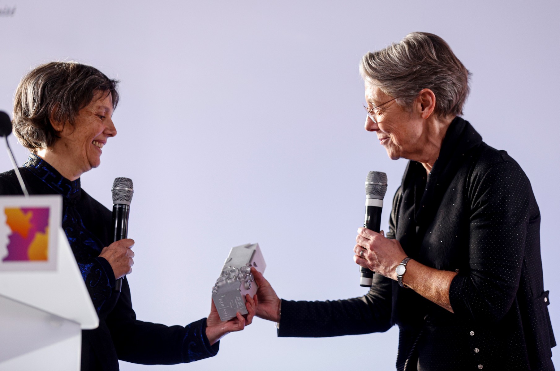 Femmes et sciences: Borne promet de «redoubler d'effort» pour la mixité des filières