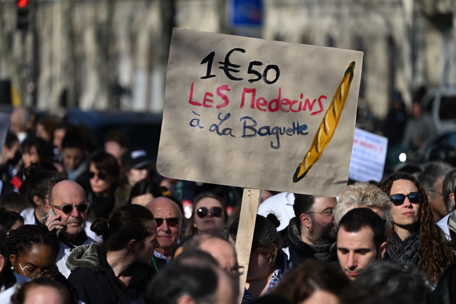 Santé: médecins et Sécu dans l'impasse, le gouvernement à la manoeuvre