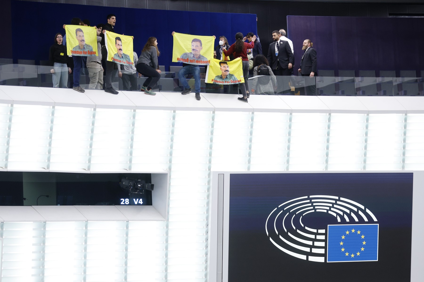 Des militants kurdes interrompent les débats au Parlement européen