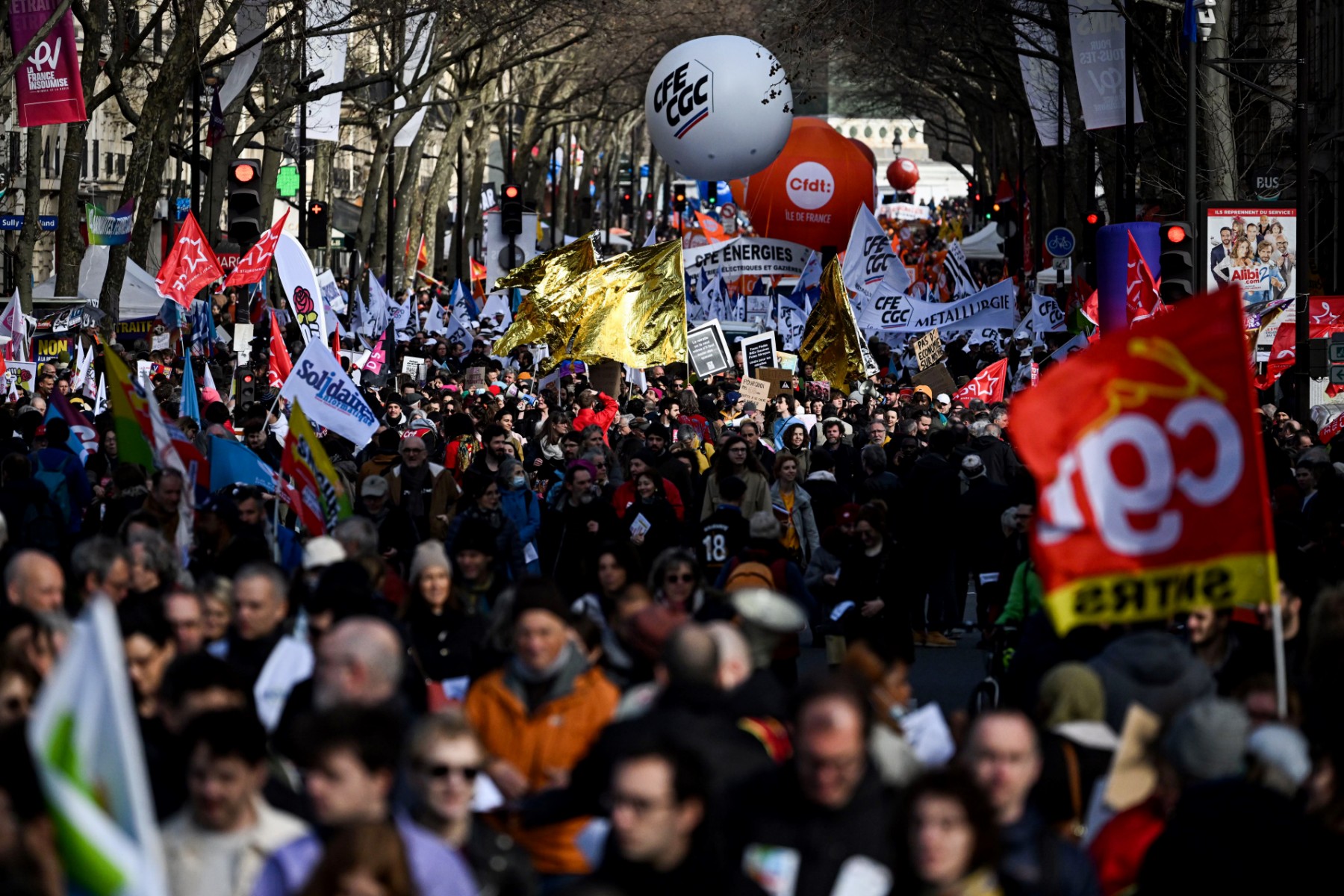Retraites: Mobilisation en baisse tandis que les débats s'enlisent à l'Assemblée