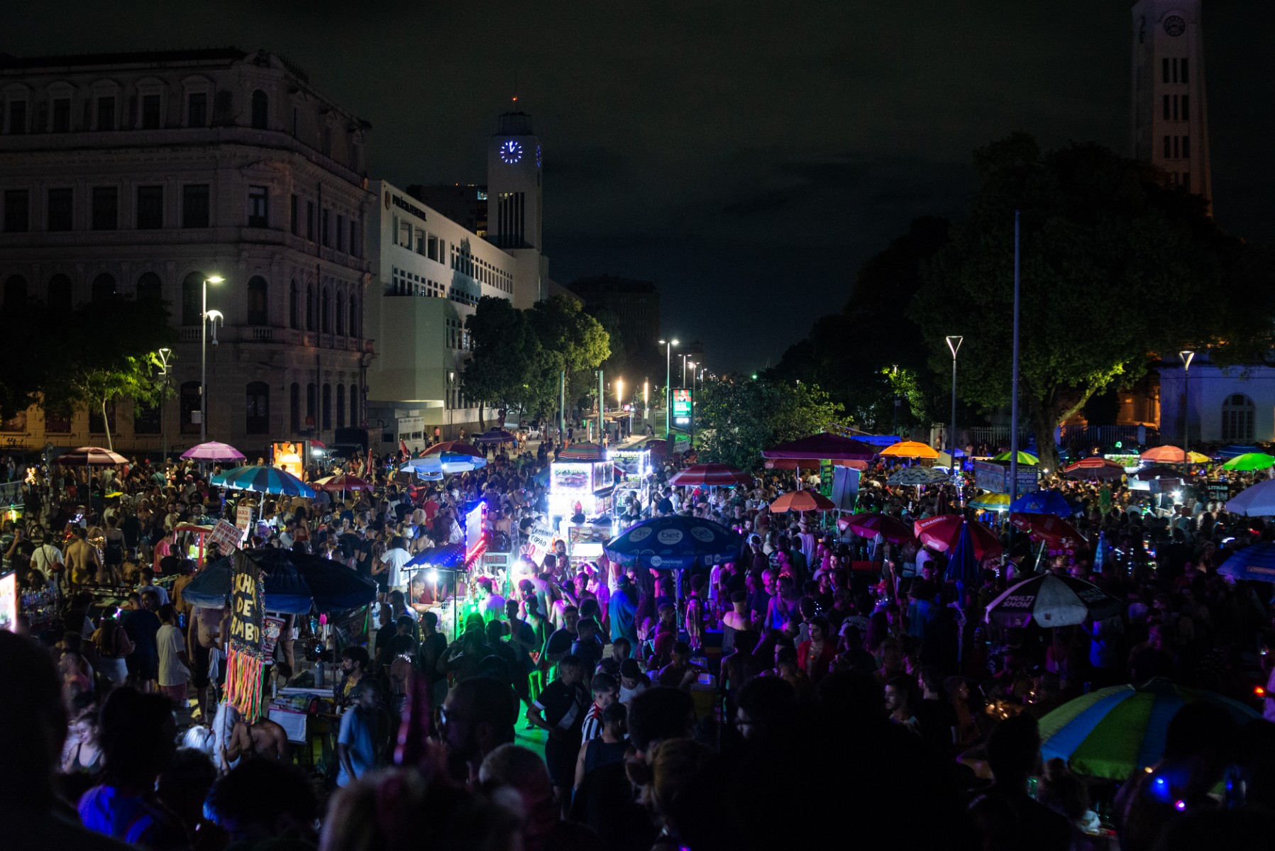 Brésil : la folie du carnaval de Rio reprend ses droits loin des «ténèbres»