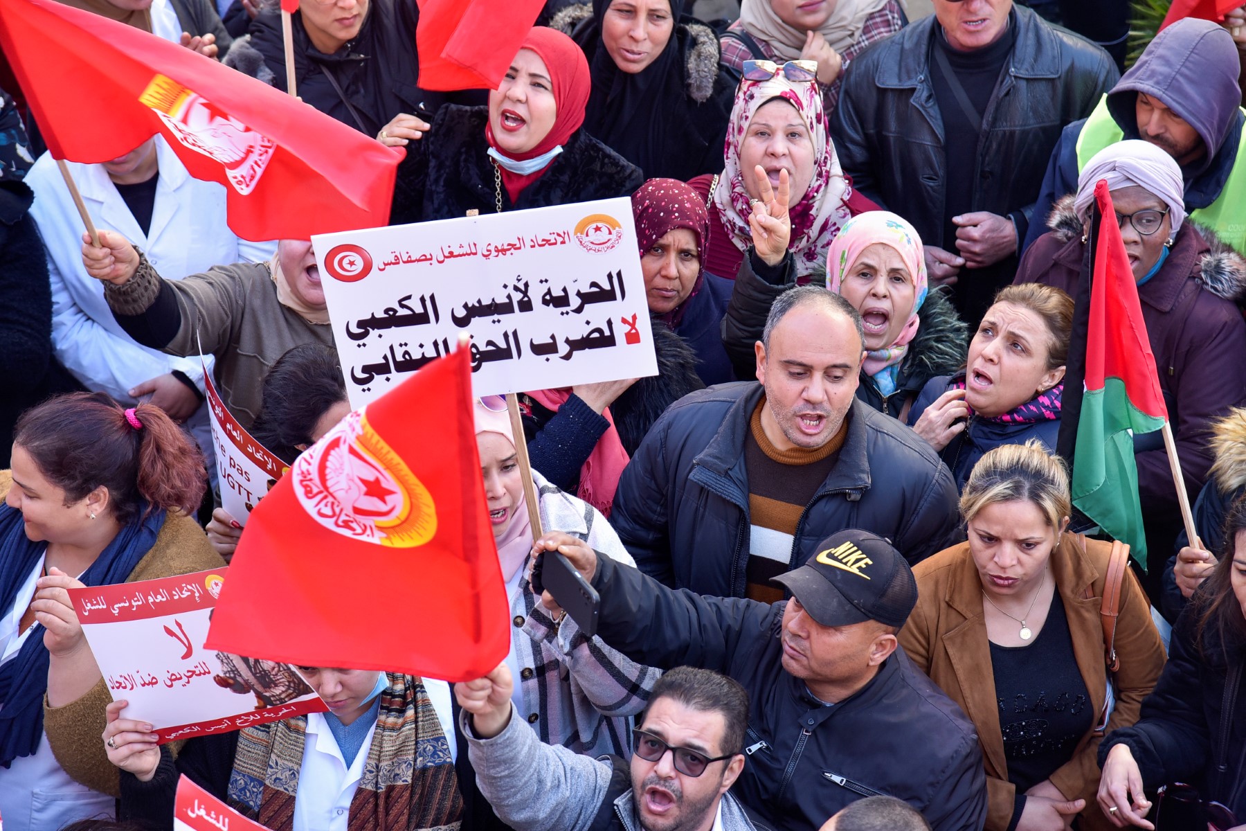 Tunisie: des milliers de syndicalistes manifestent après l'arrestation d'un responsable