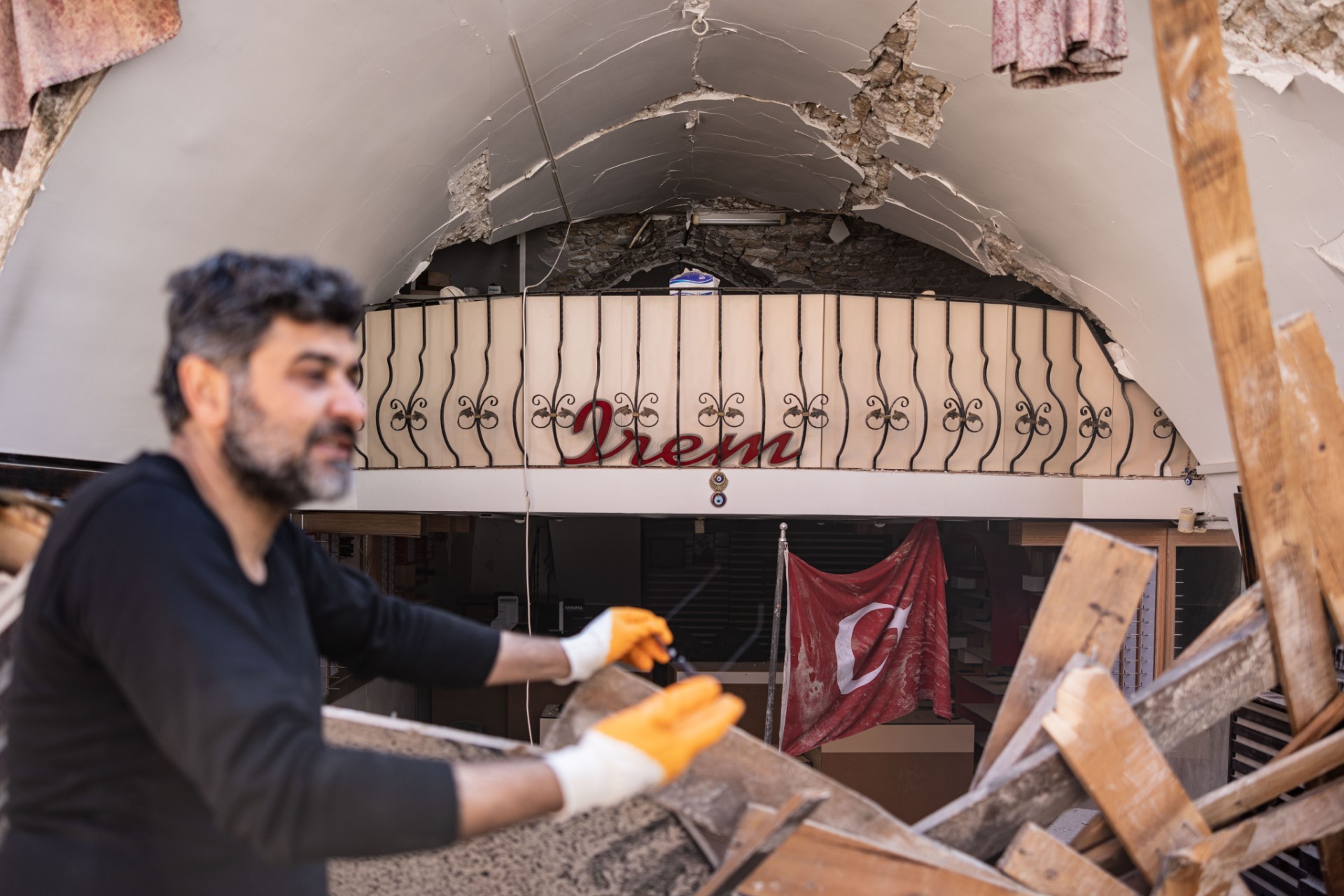 A Antakya après le séisme, quand il faut tout laisser derrière soi
