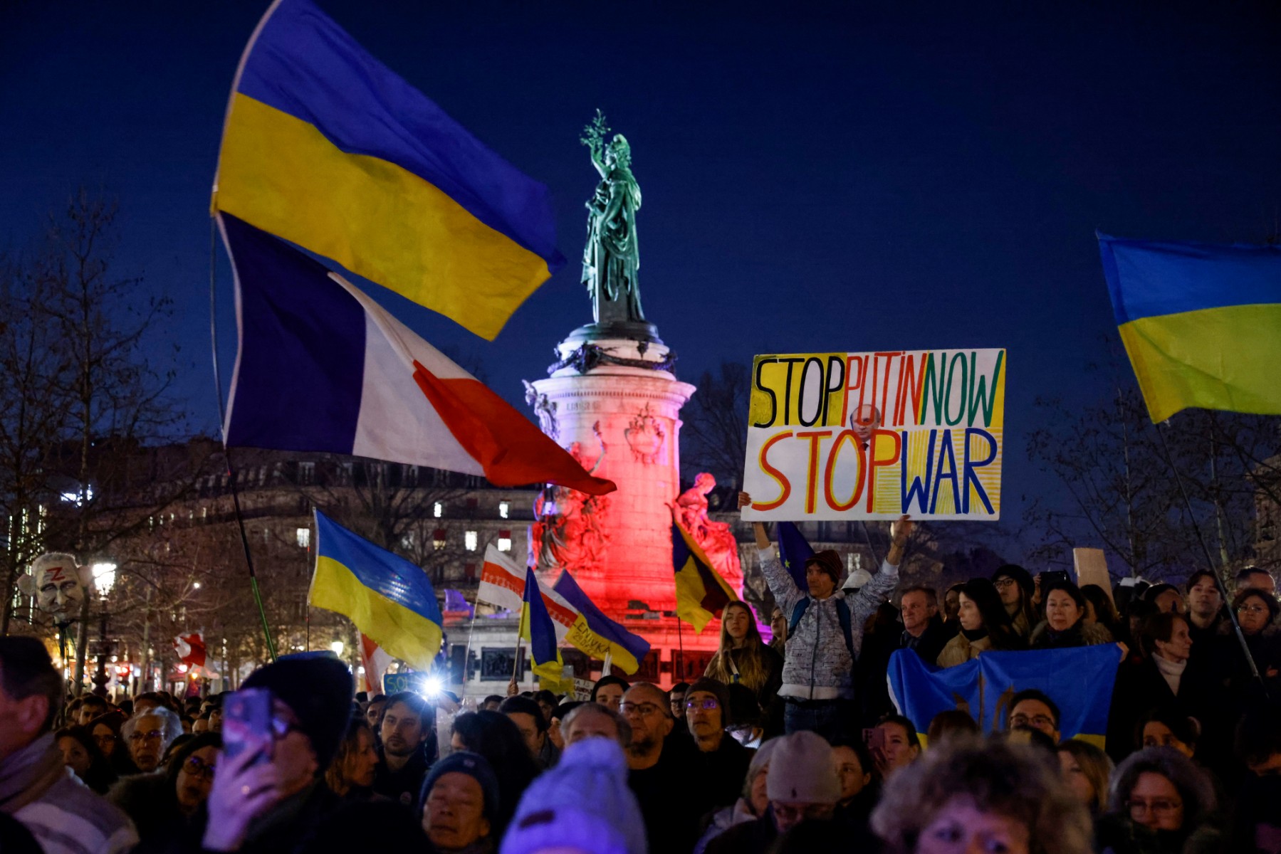 Ukraine: la Chine s'entremet pour des pourparlers de paix, Macron salue son engagement