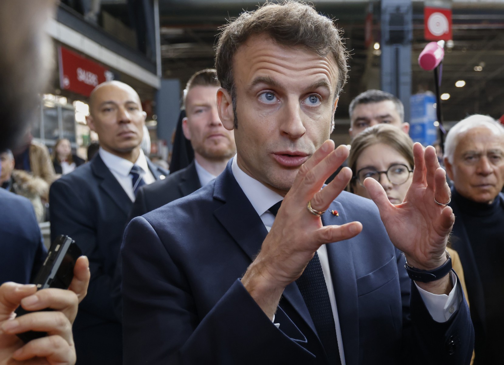 Macron ira en Chine en avril et salue l'engagement de Pékin sur l'Ukraine