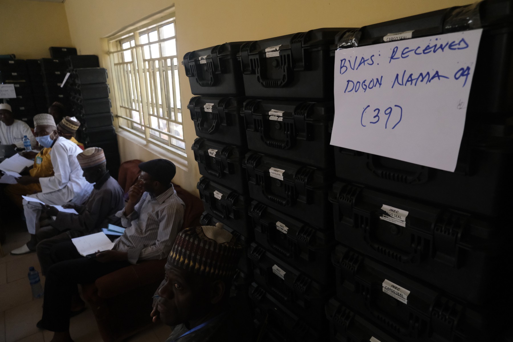 Le Nigeria retient son souffle avant l'annonce des premiers résultats de la présidentielle