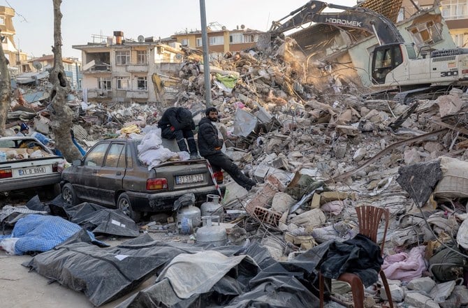 Séisme: premier convoi d'aide vers les zones rebelles du nord de la Syrie