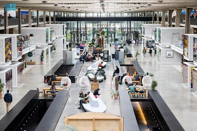 Le ministre saoudien de l’Économie et de la Planification, Faiçal Alibrahim, a visité le plus grand campus de start-ups du monde à Paris. (Agence de presse saoudienne)