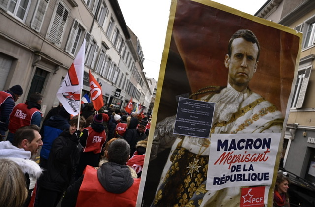 La contre-programmation très calculée d'Emmanuel Macron