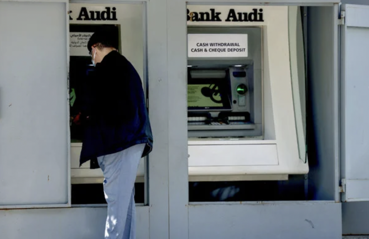 Après le tollé, il est peu probable que les banques libanaises mettent fin aux distributeurs automatiques