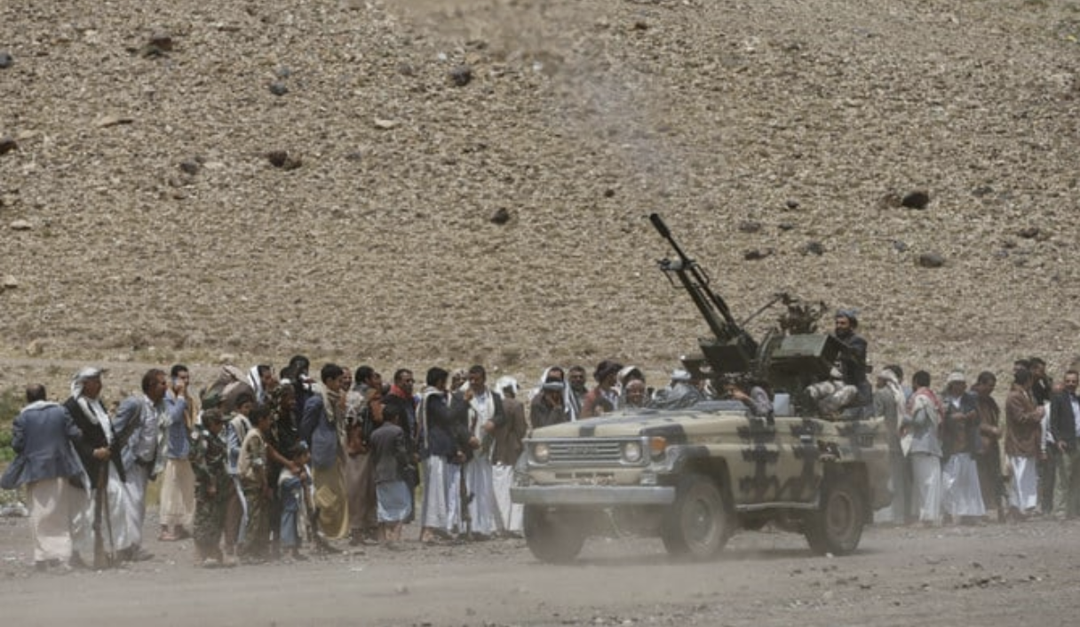 Un tribunal houthi condamne à mort par contumace un ministre yéménite et vingt-neuf officiers