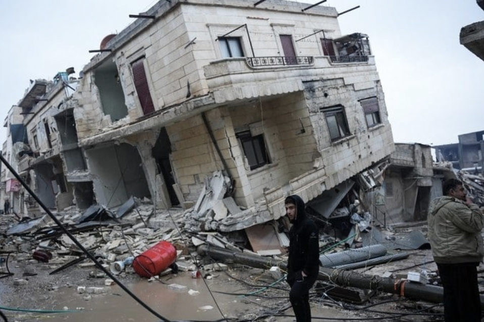 Séisme apocalyptique exploité à des fins de propagande de mauvais aloi