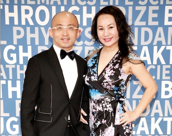 Fan Bao, PDG de China Renaissance, et Hui Yin Ching assistent à la remise du Breakthrough Prize 2018 au centre de recherche Ames de la NASA, le 3 décembre 2017 à Mountain View, en Californie. (Photo de Kimberly White / Getty Images via AFP)