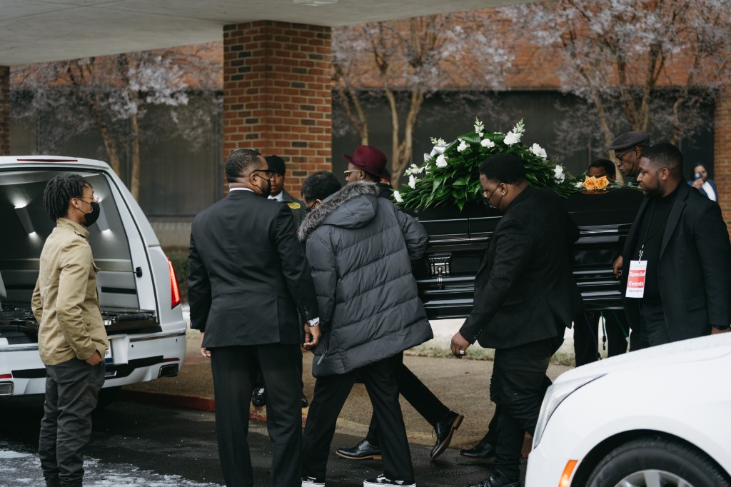Les cinq policiers américains inculpés après la mort de Tyre Nichols plaident non coupable