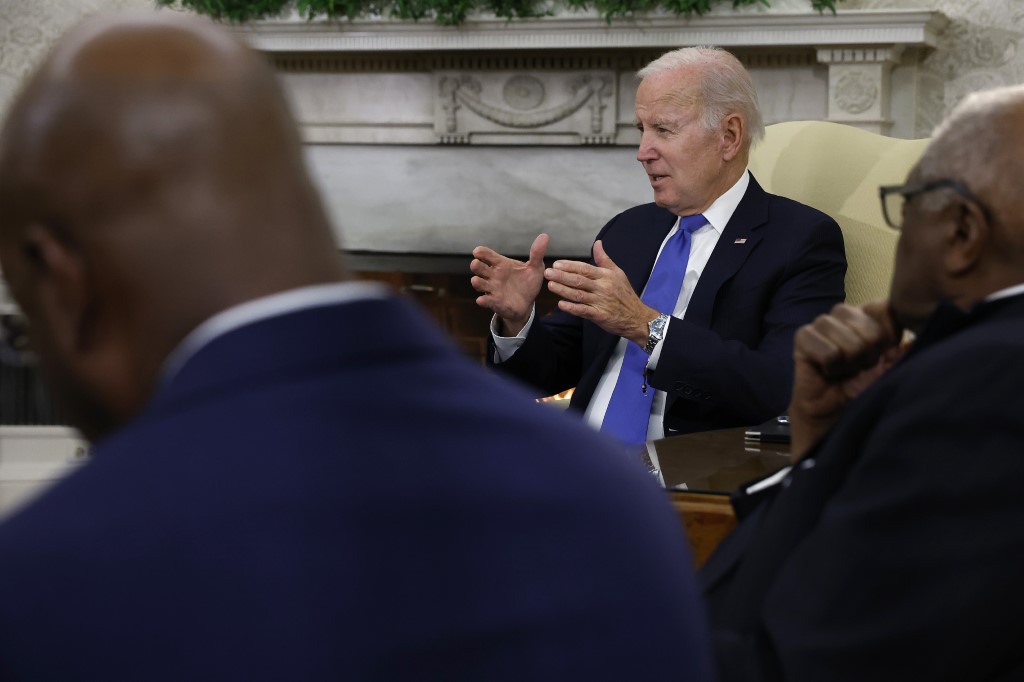 Biden demande à des élus afro-américains de continuer à pousser pour une réforme de la police