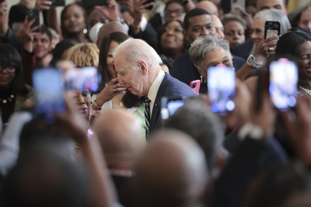 L'Amérique attend son entrée en campagne, mais Biden n'est pas pressé
