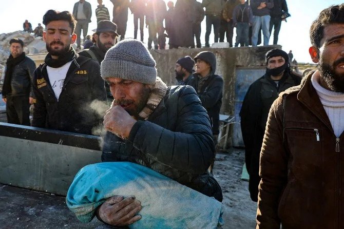Les espoirs de sauver des survivants en Turquie et en Syrie s’amenuisent, la colère monte face à la réponse à la catastrophe