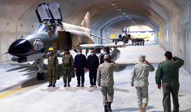 L'Iran dévoile sa première base souterraine pour avions de chasse