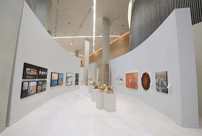 L'exposition de Dhahran présente 32 œuvres d'artistes saoudiens exprimant leur interprétation de la planète