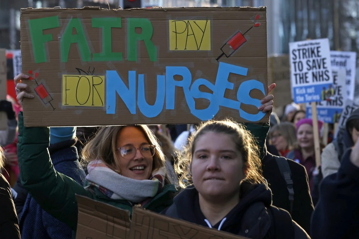 Royaume-Uni: les infirmières suspendent leur grève, le gouvernement accepte de négocier