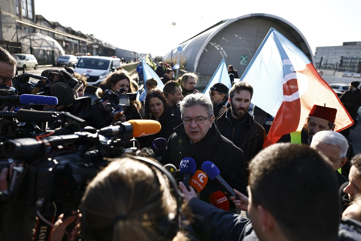 Retraites: Mélenchon appelle Macron à devenir «raisonnable»