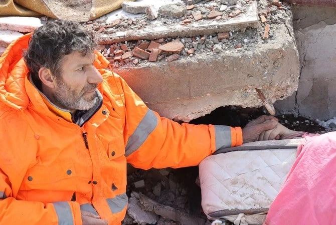 Les survivants «prient pour un miracle» alors que la Turquie intensifie ses efforts de sauvetage après le séisme