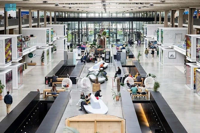 Le ministre saoudien de l’Économie et de la Planification, Faiçal Alibrahim, a visité le plus grand campus de start-ups du monde à Paris. (Agence de presse saoudienne)