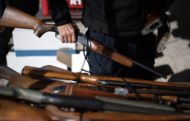 «Il faut s'en débarrasser»: au Texas, des habitants rendent leurs armes