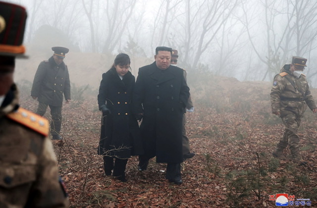 Le dirigeant nord-coréen Kim a dirigé une simulation de «contre-attaque nucléaire»