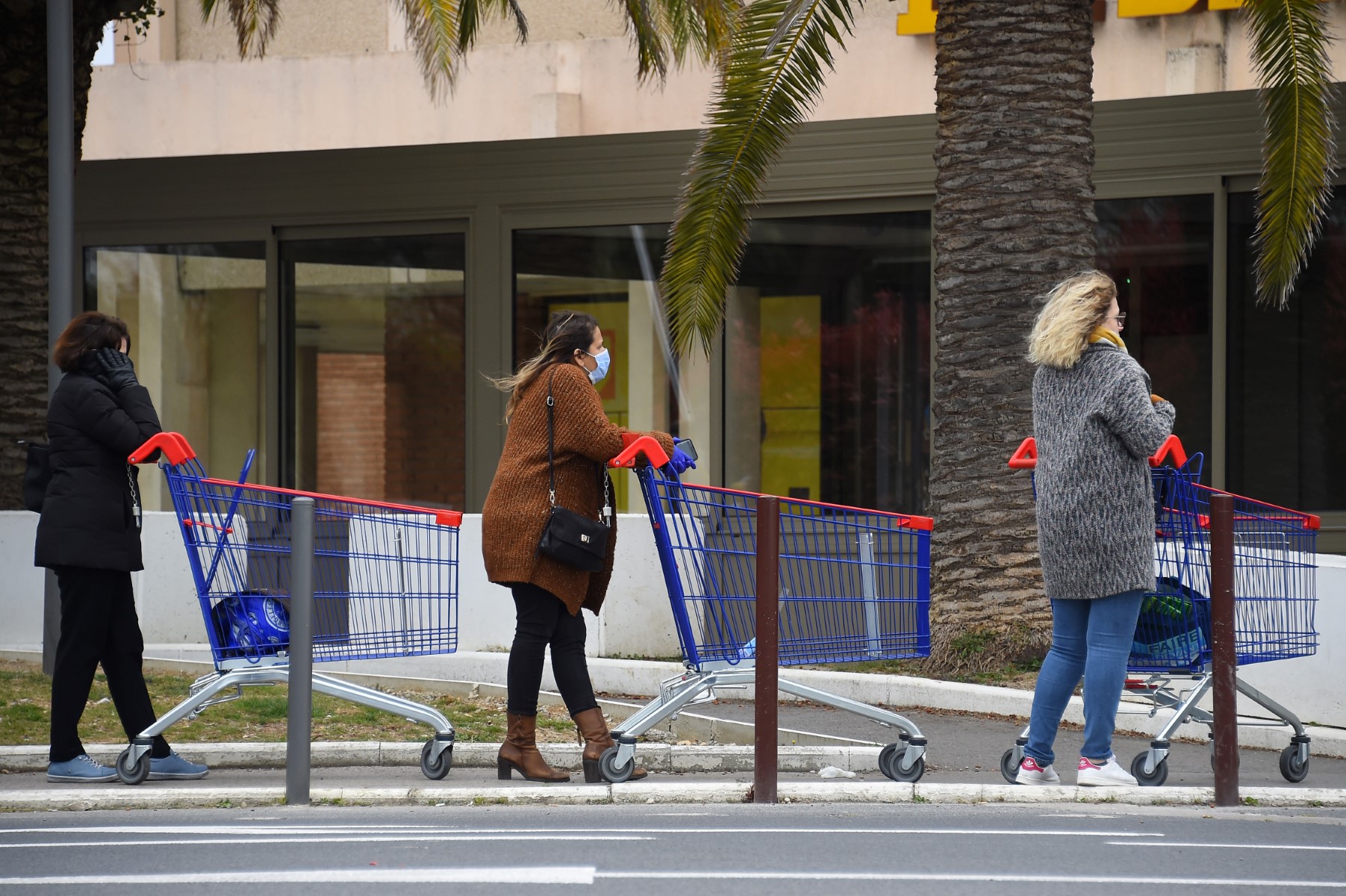 France: le moral des ménages se dégrade de nouveau légèrement en mars