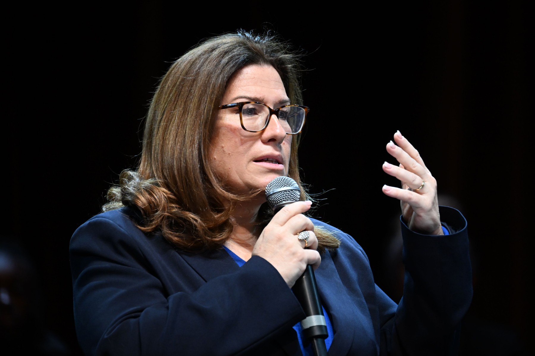 La secrétaire d'État française à la Citoyenneté Sonia Backes intervient lors de la présentation du Plan national de lutte contre le racisme, l'antisémitisme et les discriminations ethniques pour la période 2023-2026, à l'Institut du monde arabe (IMA) à Paris, le 30 janvier 2023. (Photo Emmanuel Dunand / AFP)