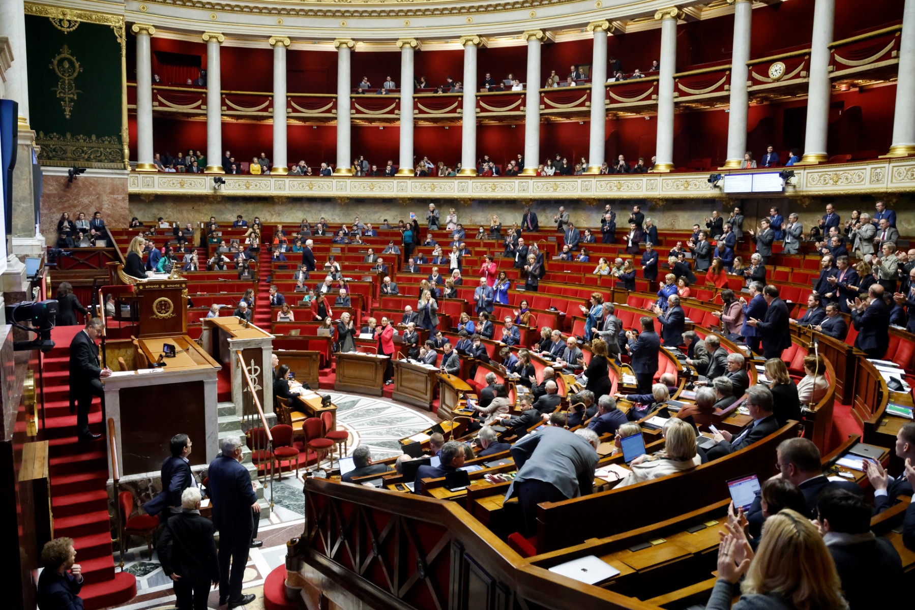 Retraites: le gouvernement ne veut pas du 49.3, part à la chasse aux voix des députés