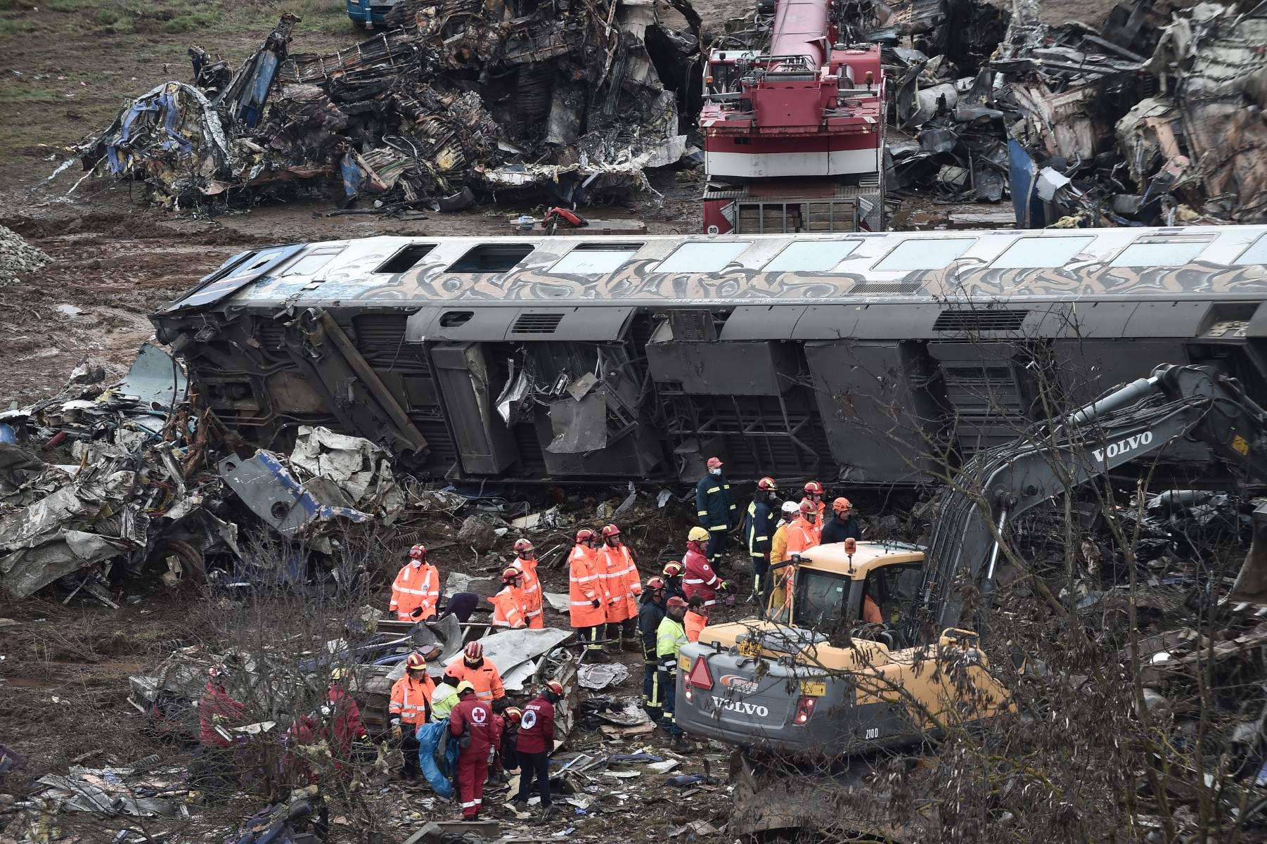 Grèce: manifestations après la collision de trains, réseau ferré paralysé par une grève
