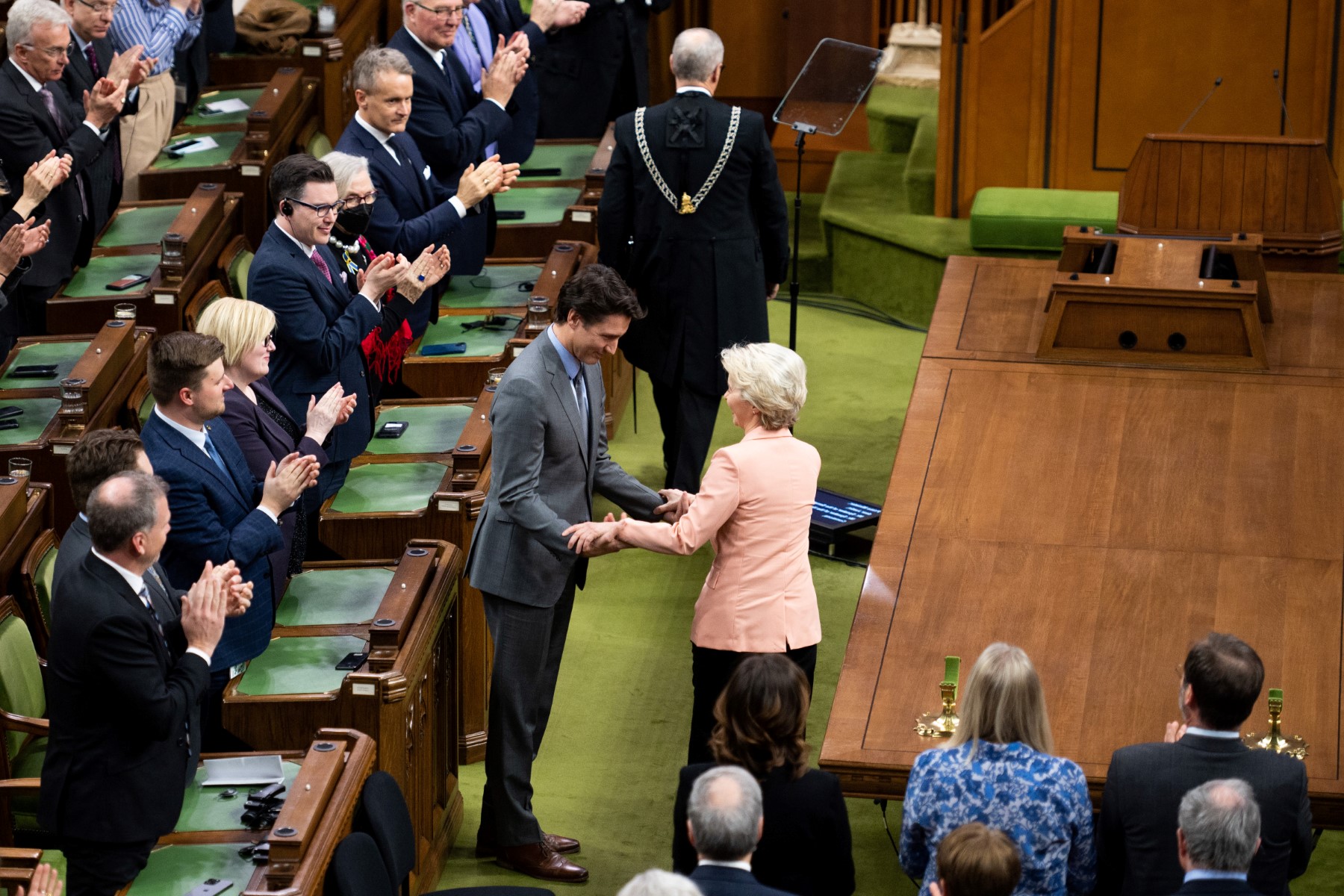 L'UE n'acceptera jamais que la Russie menace sa sécurité, dit von der Leyen au Canada