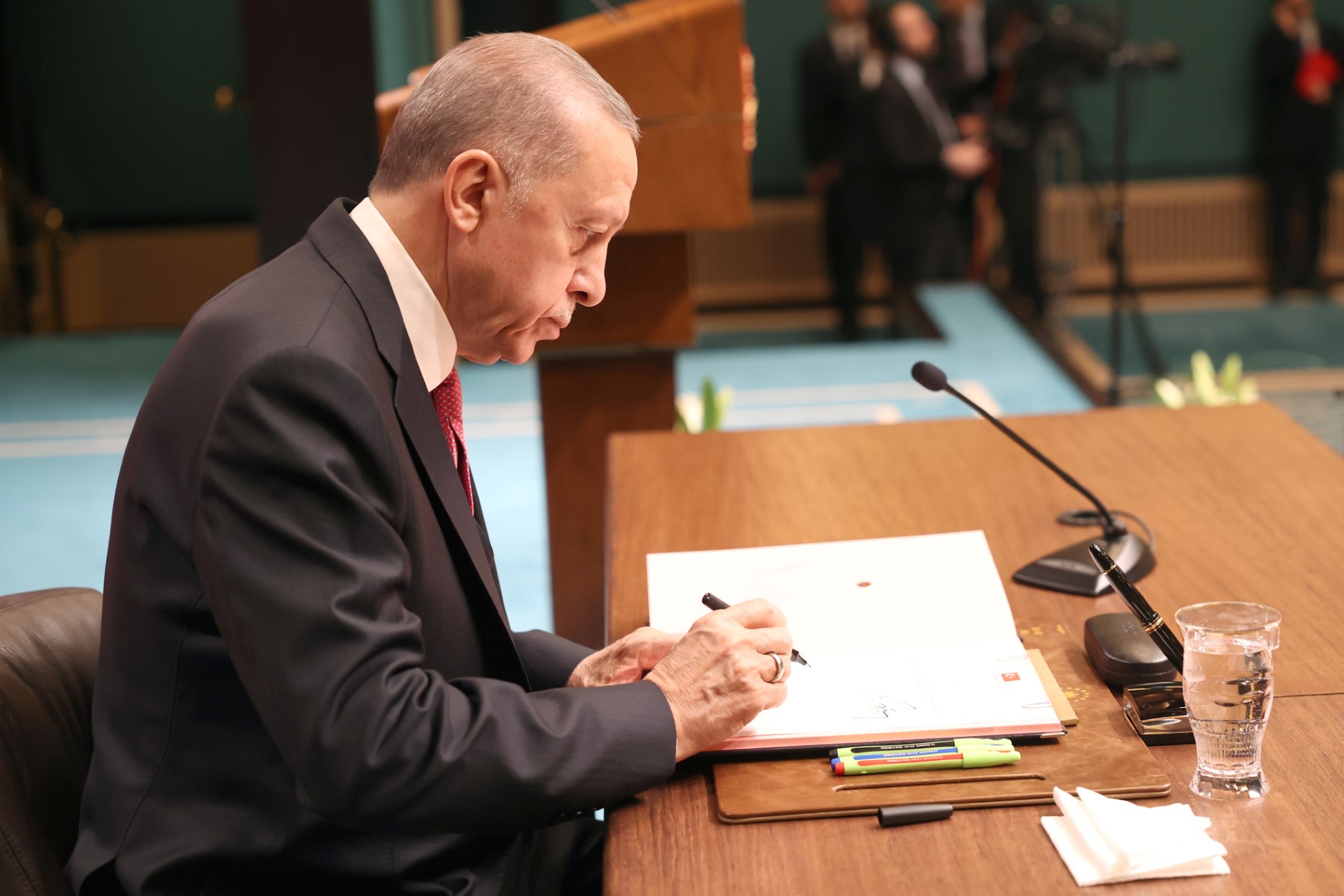 Turquie: Erdogan confirme par décret la tenue des élections mi-mai