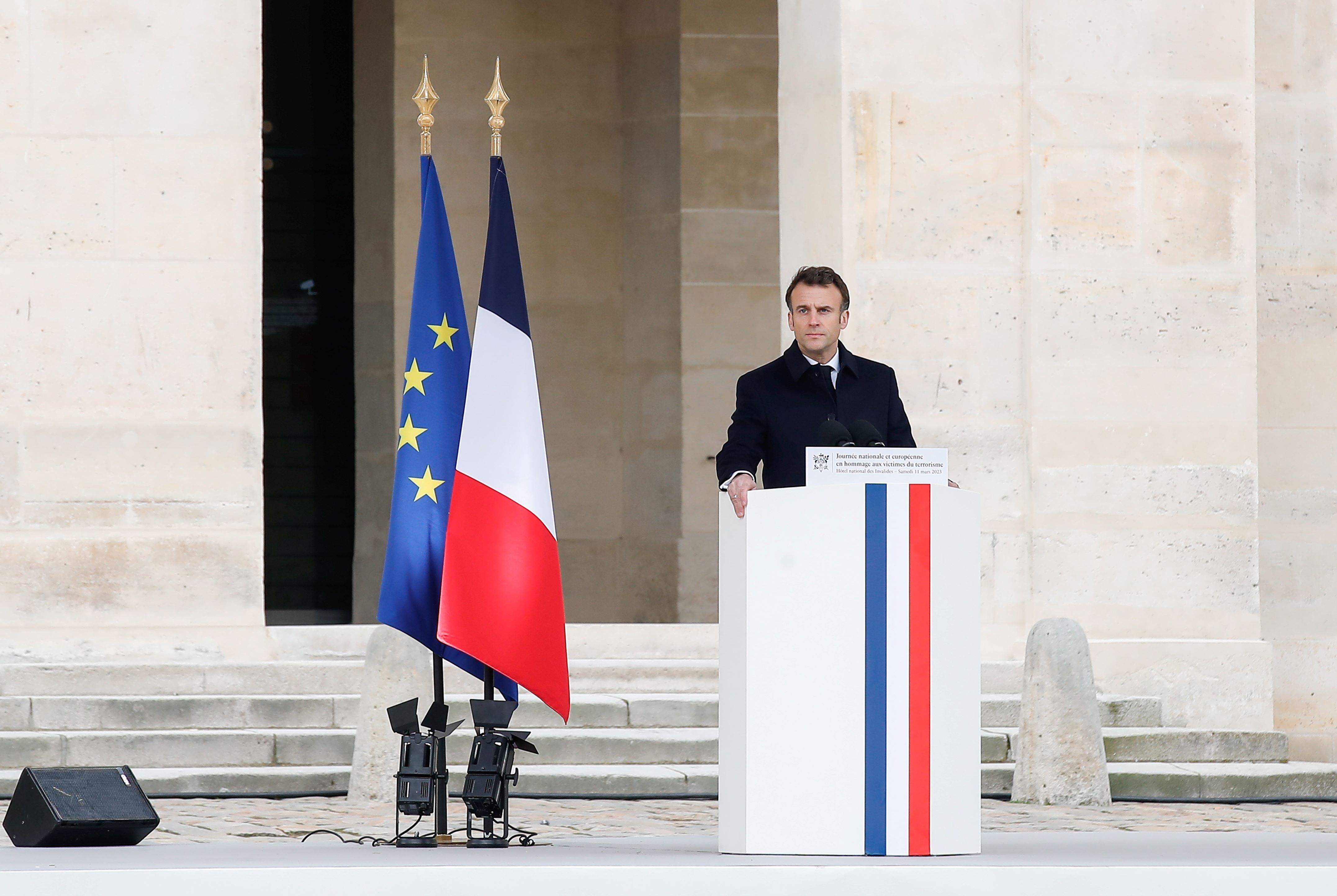 Macron salue la dignité et l'exigence des procès d'attentats