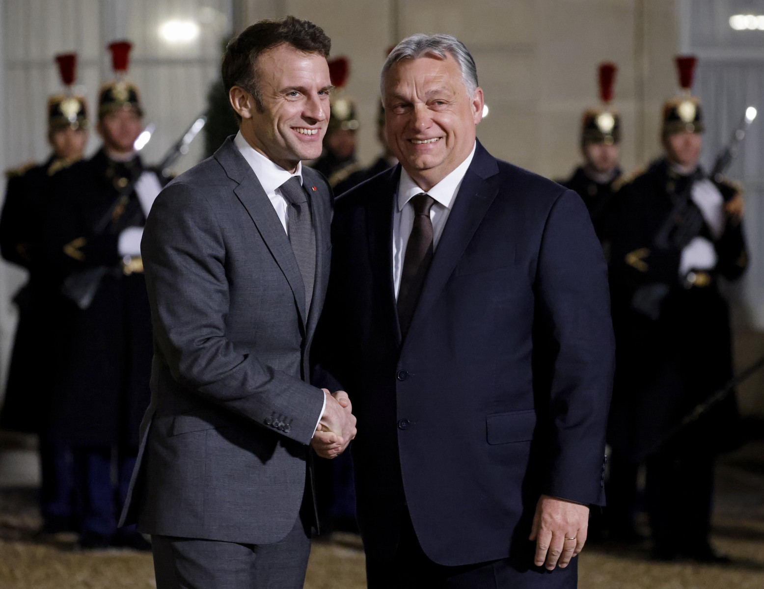Macron a reçu Orban à dîner pour évoquer l'Etat de droit et «l'unité» face à Moscou